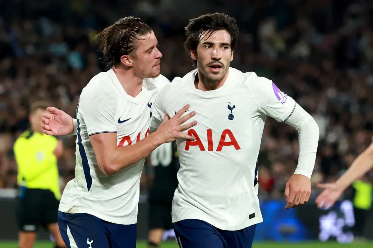 Joueurs de Tottenham célébrant un but marqué