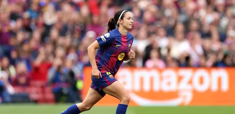 Joueuse de Barcelone courant sur le terrain
