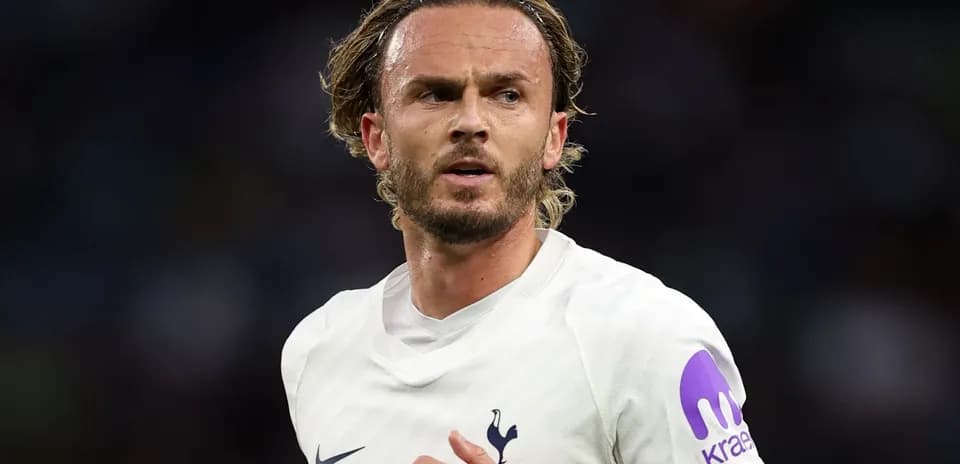 Joueur de Tottenham en tenue blanche sur le terrain