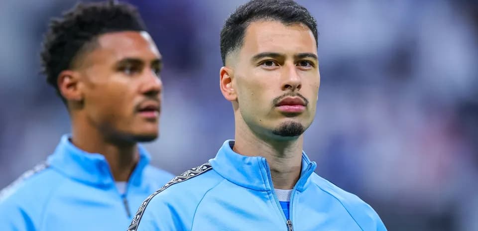 Joueurs de l'Olympique de Marseille en tenue d'échauffement