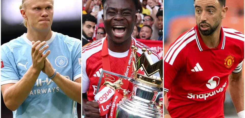 Trois joueurs de football en action sur le terrain