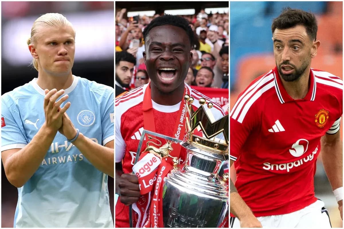 Trois joueurs de football en action sur le terrain