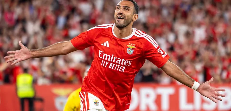 Joueur de Benfica célébrant un but