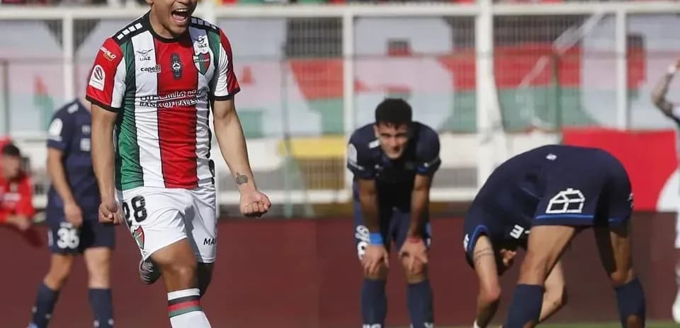 Joueur de Palestino célébrant un but