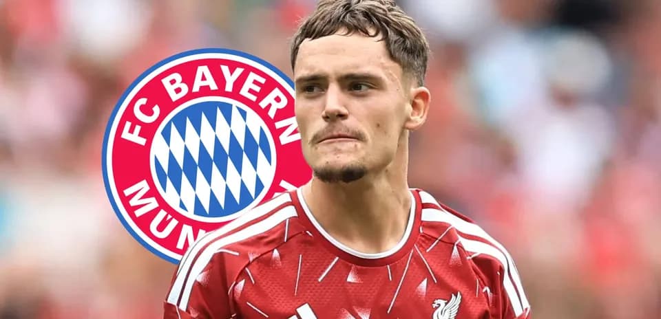 Joueur de Liverpool avec logo du Bayern Munich en arrière-plan