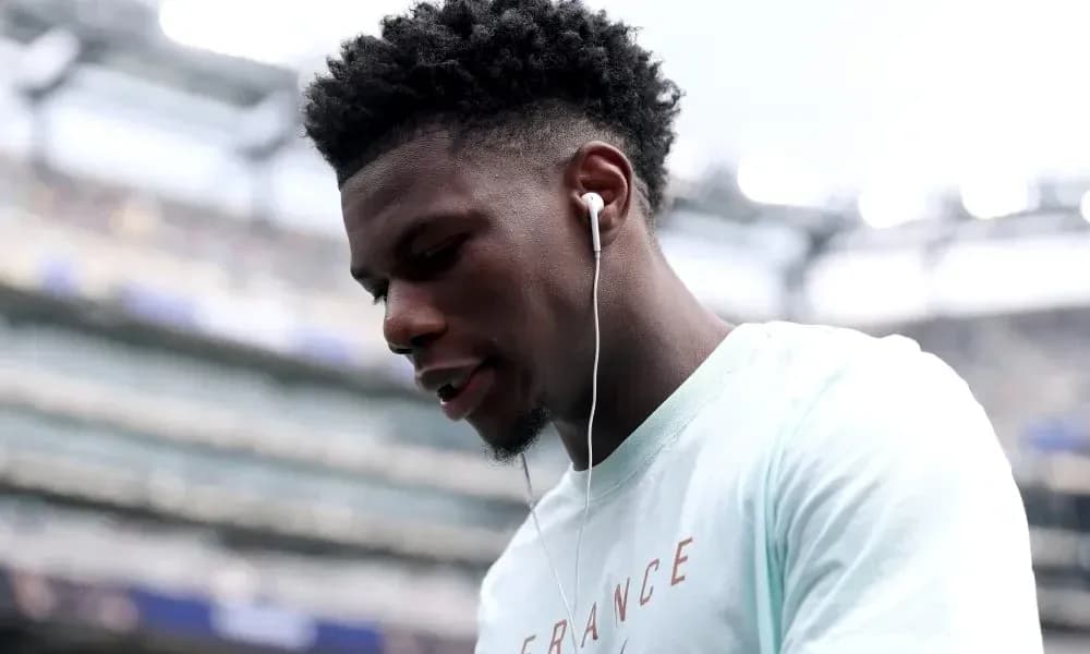 Joueur portant des écouteurs avant le match