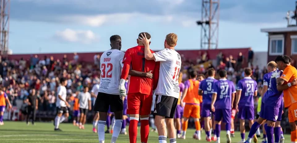 Joueurs de Detroit City célébrant après le match