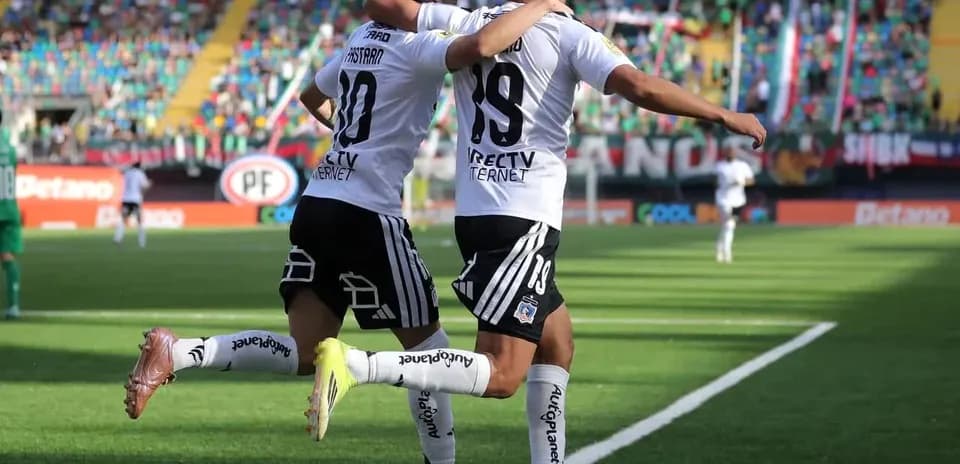Joueurs de Colo Colo célébrant un but