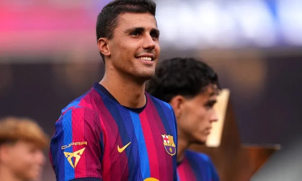 Joueur de Barcelone souriant lors d'une cérémonie
