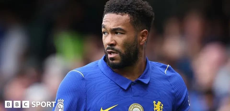 Joueur de Chelsea en uniforme sur le terrain