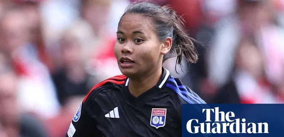 Joueuse de l'OL courant sur le terrain