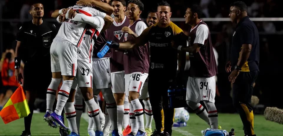 Joueurs de Sao Paulo célébrant un but