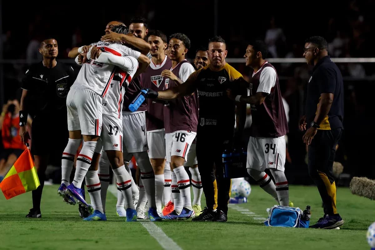 Joueurs de Sao Paulo célébrant un but