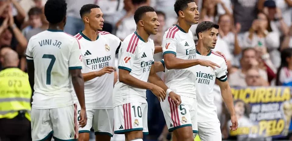 Joueurs de Real Madrid célébrant un but