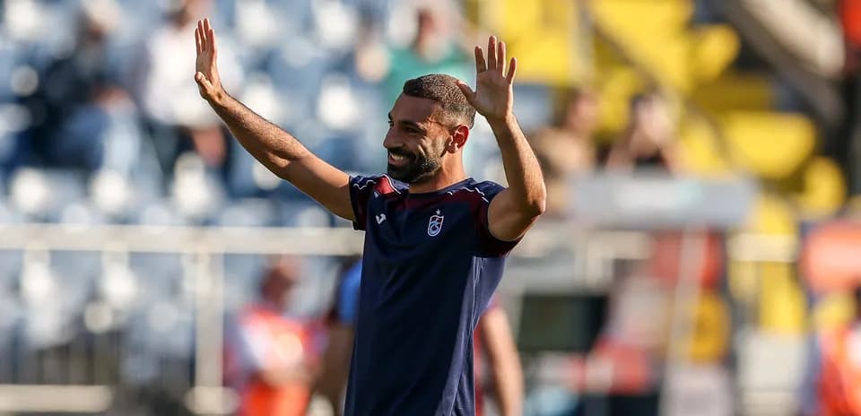 Joueur saluant les supporters avant le match