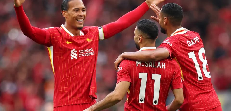 Joueurs de Liverpool célébrant un but