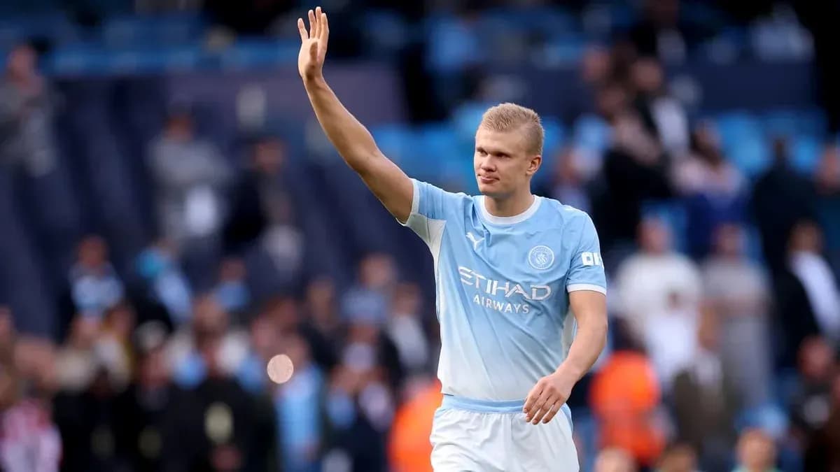 Joueur saluant les supporters au stade