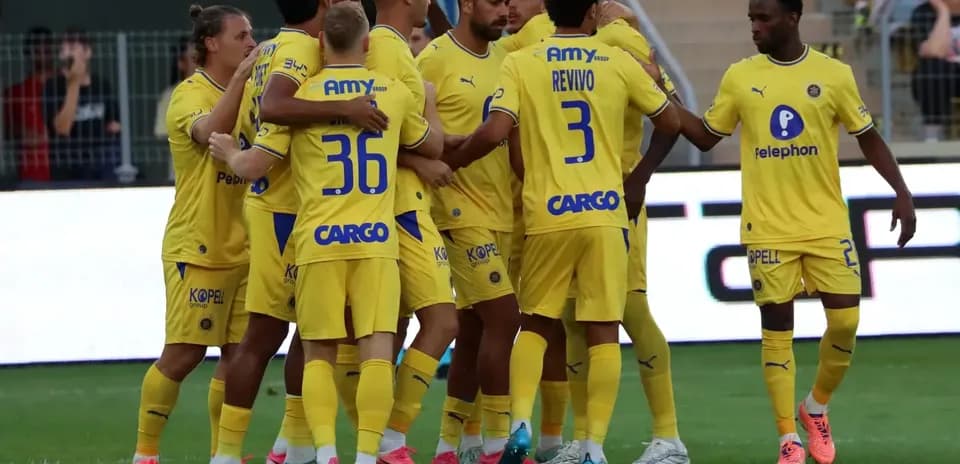 Joueurs de Maccabi Tel Aviv célébrant un but