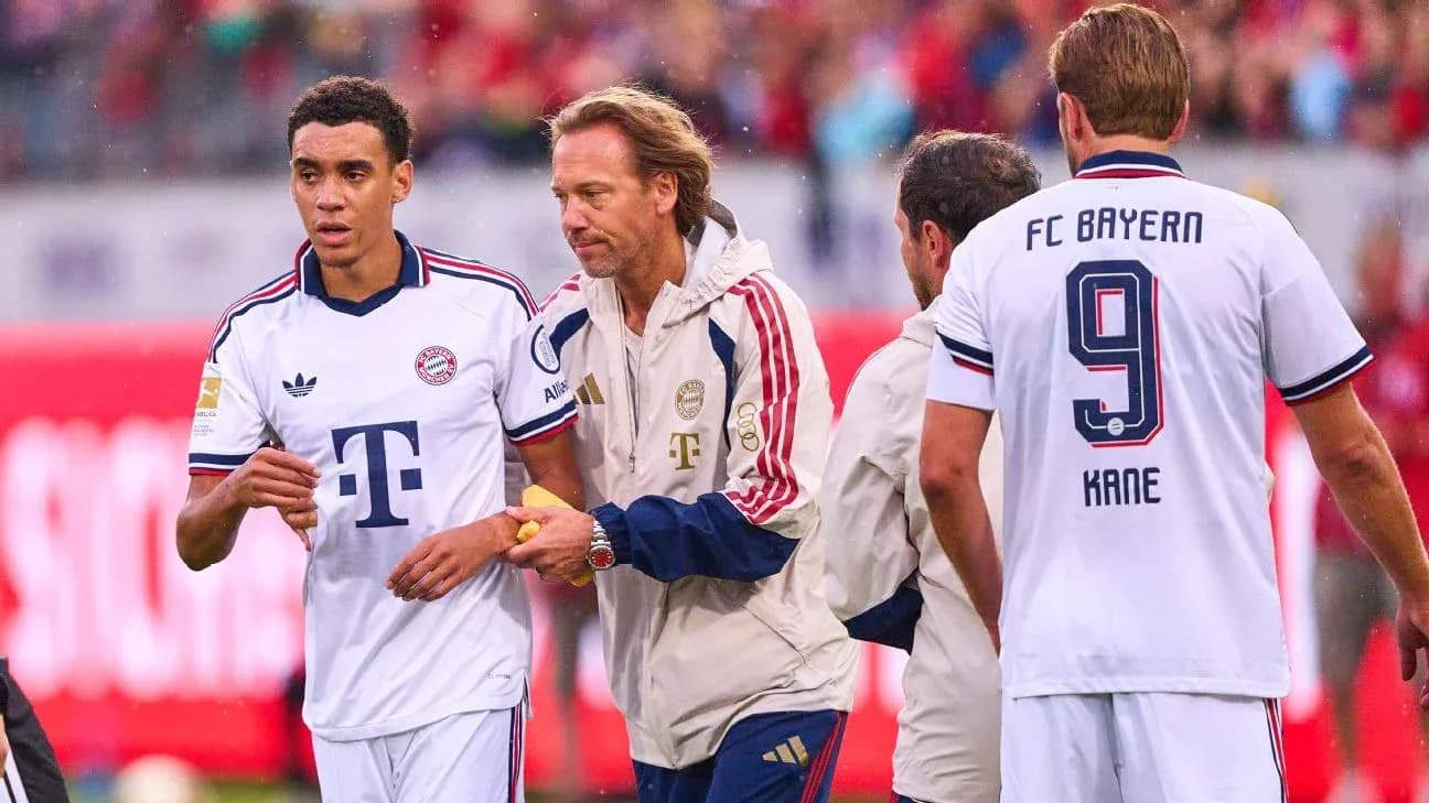Joueurs du Bayern Munich avec entraîneur sur le terrain