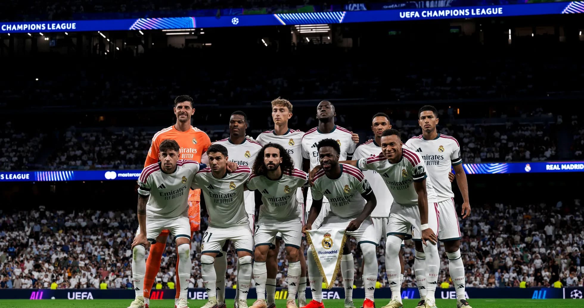Équipe de Real Madrid posant avant un match