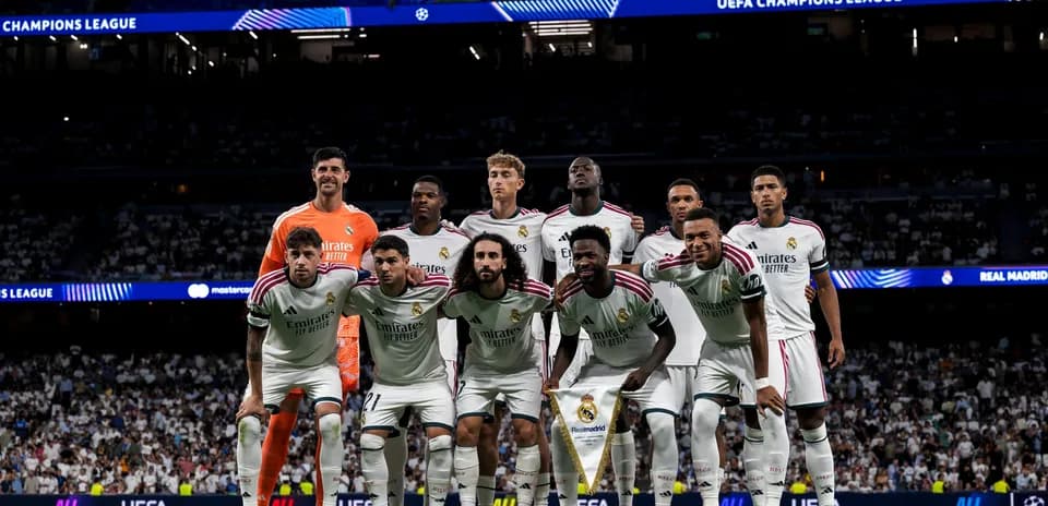 Équipe de Real Madrid posant avant un match