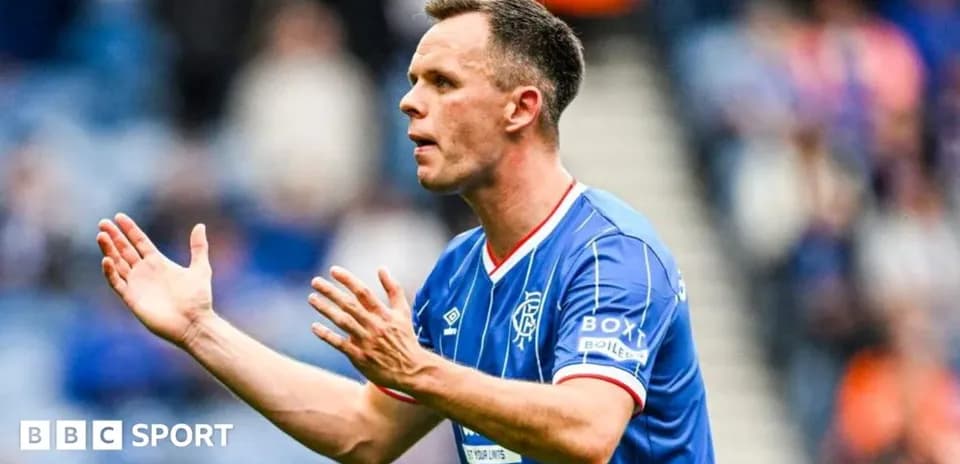Joueur de Rangers gesticulant sur le terrain