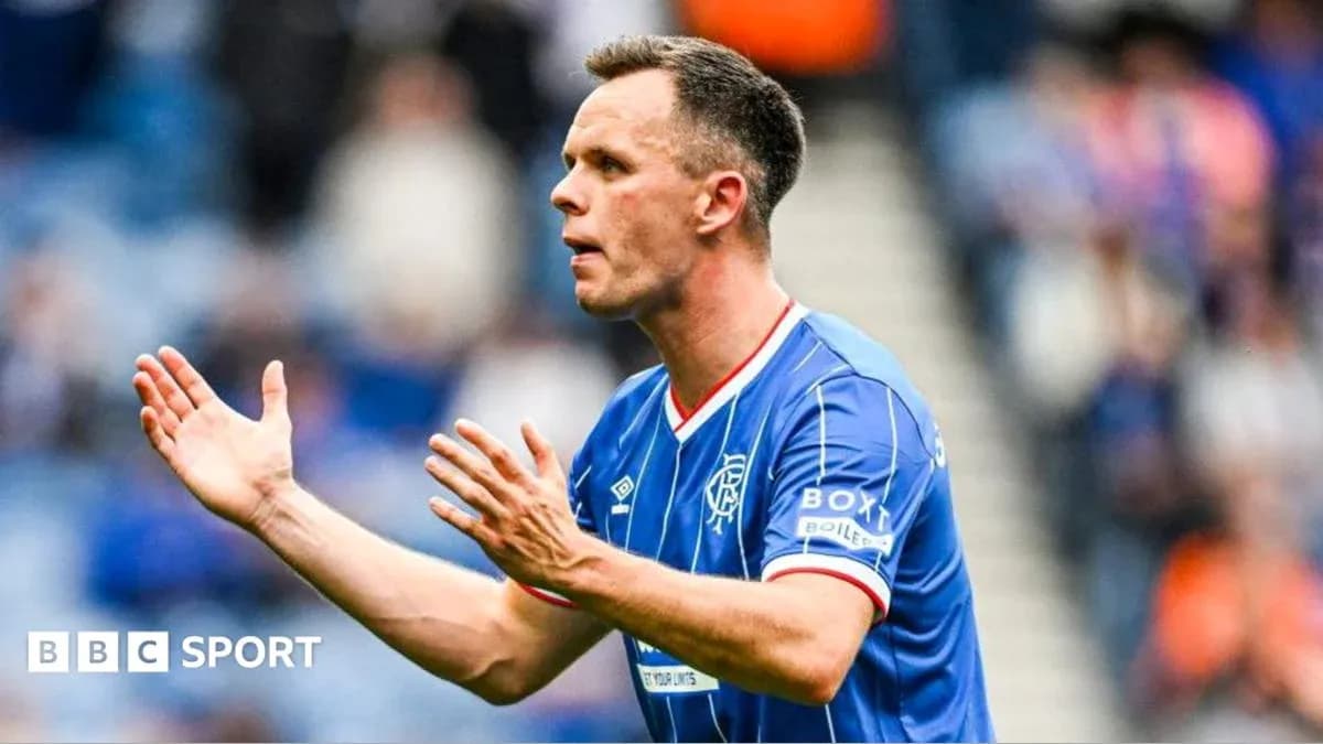 Joueur de Rangers gesticulant sur le terrain