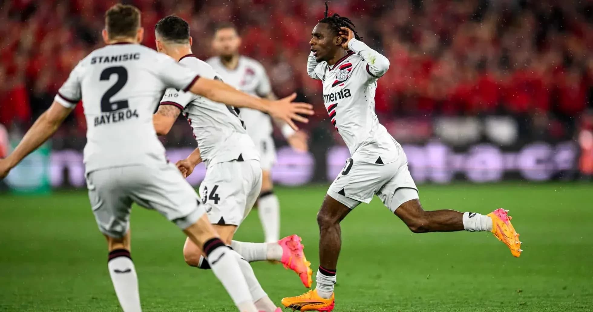 Joueurs de Beşiktaş célébrant un but