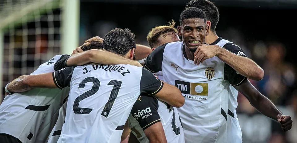 Joueurs de Valence célébrant un but