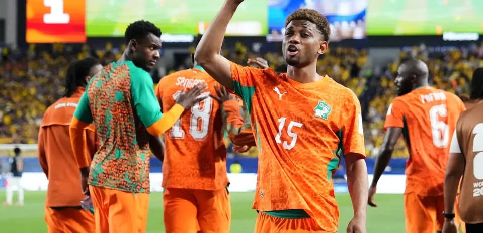 Joueurs de la Côte d'Ivoire célébrant un but
