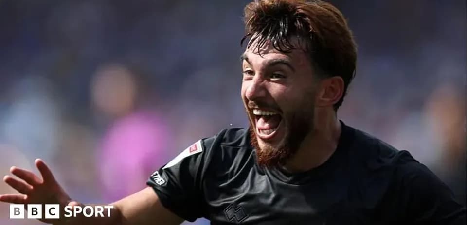 Joueur célébrant un but lors d'un match