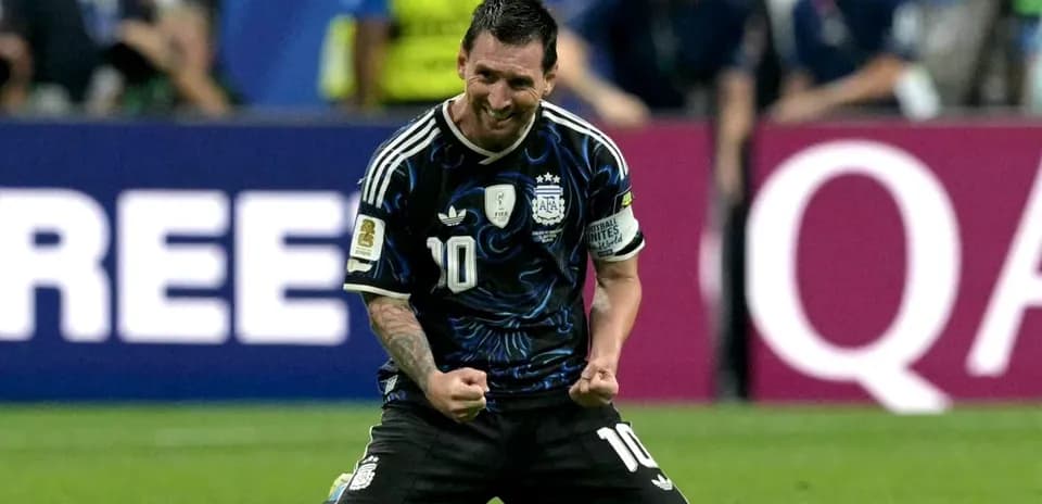 Lionel Messi célébrant après un but avec l'Argentine