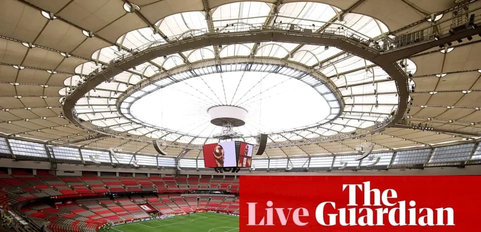 Vue intérieure du stade avec toit en dôme