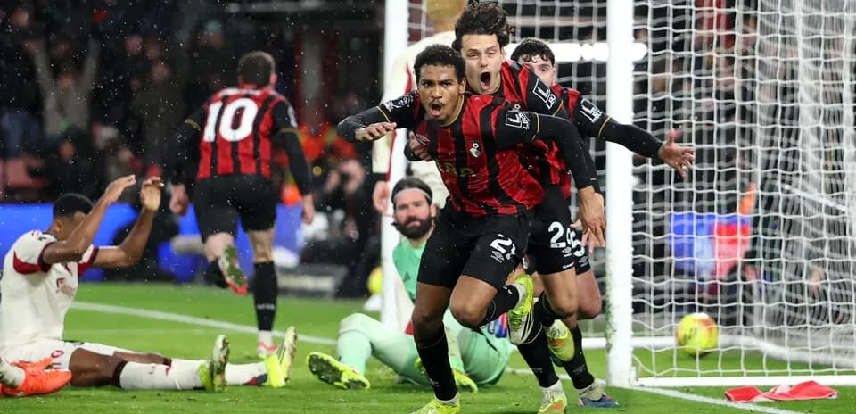 Joueurs de Bournemouth célèbrent un but