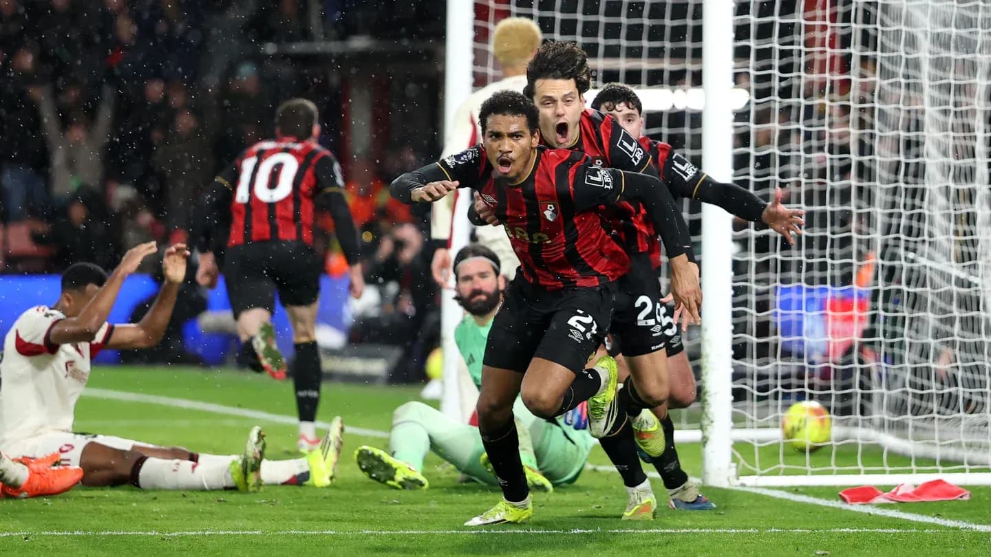 Joueurs de Bournemouth célèbrent un but