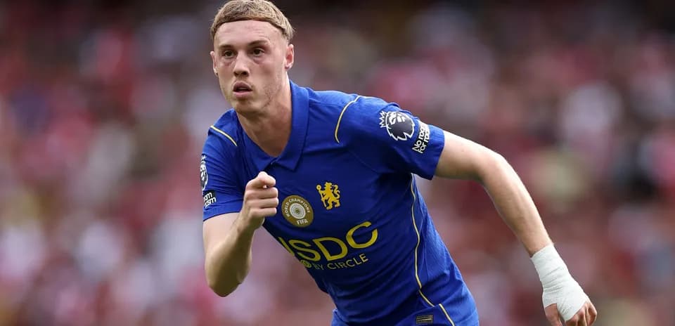 Joueur de Chelsea courant sur le terrain pendant un match