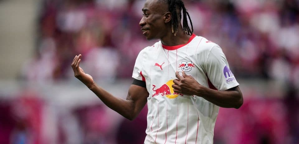 Joueur de RB Leipzig gesticulant sur le terrain