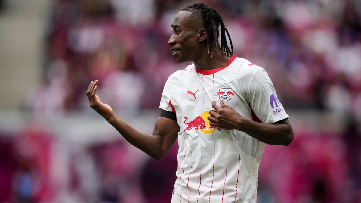 Joueur de RB Leipzig gesticulant sur le terrain
