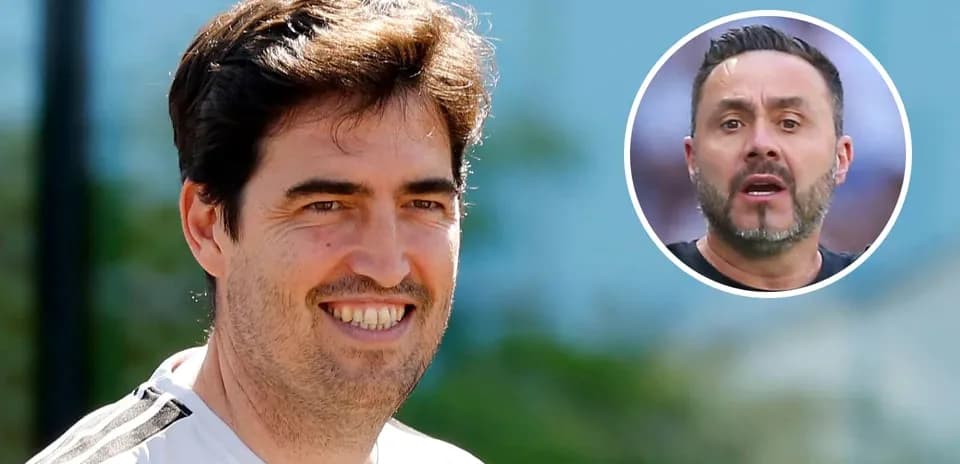 Entraîneur souriant lors d'une séance d'entraînement