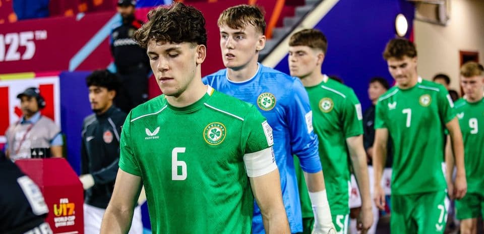 Joueurs de l'équipe d'Irlande entrant sur le terrain