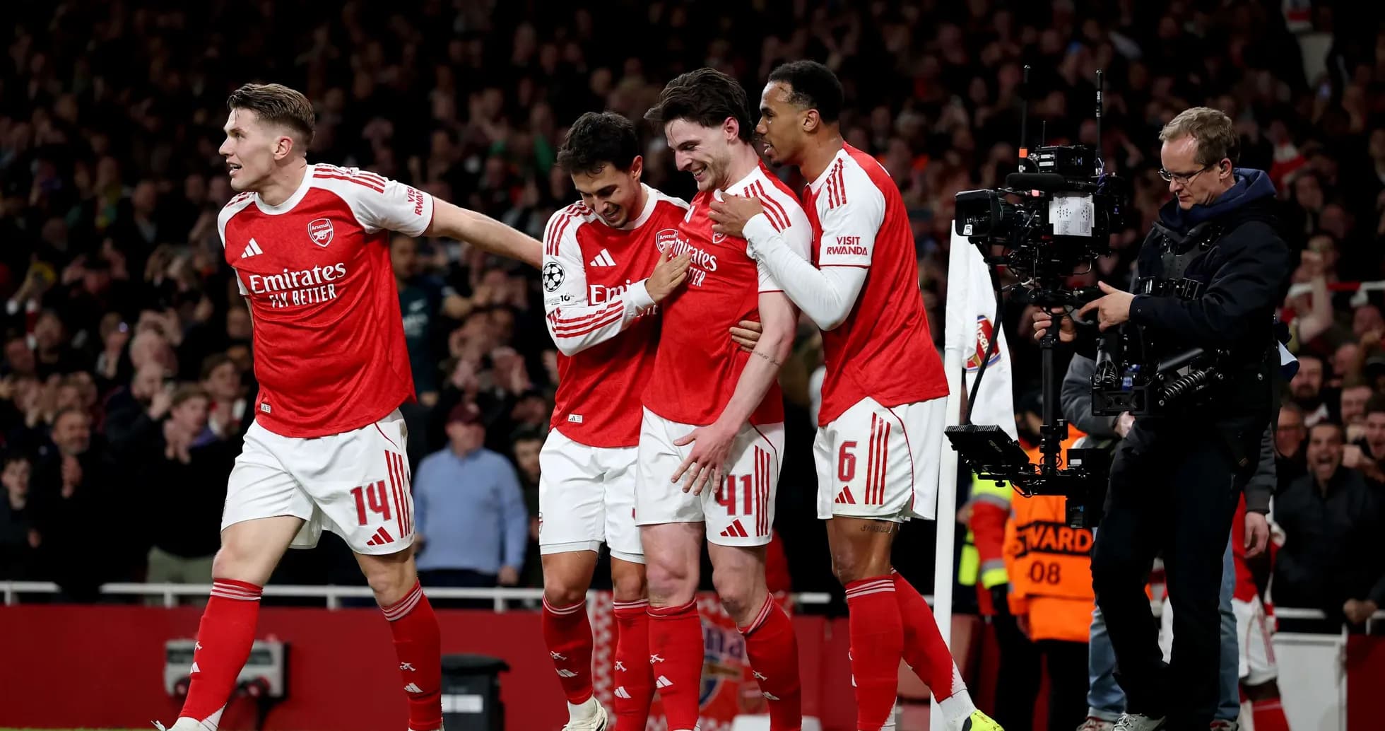 Joueurs d'Arsenal célébrant un but