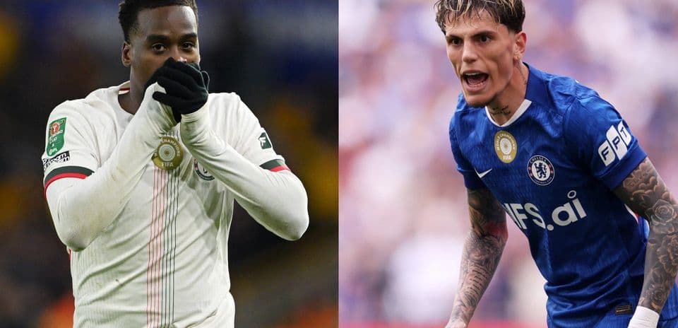 Deux joueurs en action pendant un match de football
