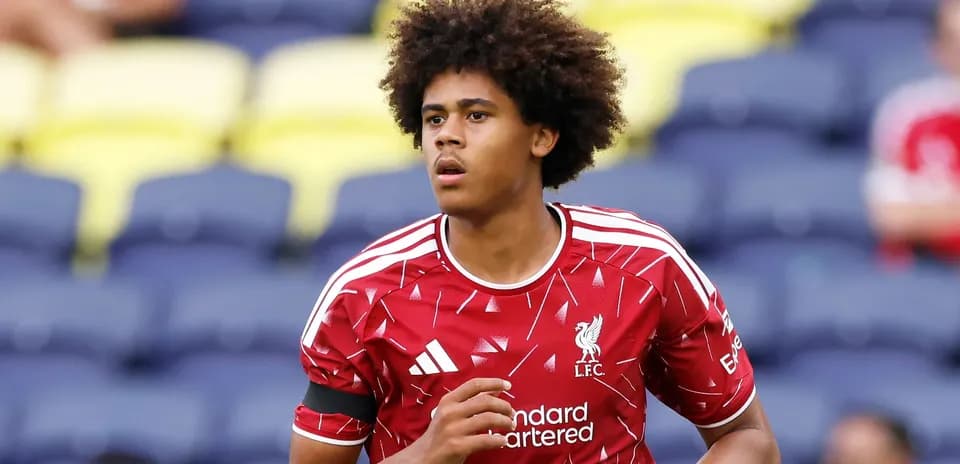 Joueur de Liverpool en train de s'échauffer