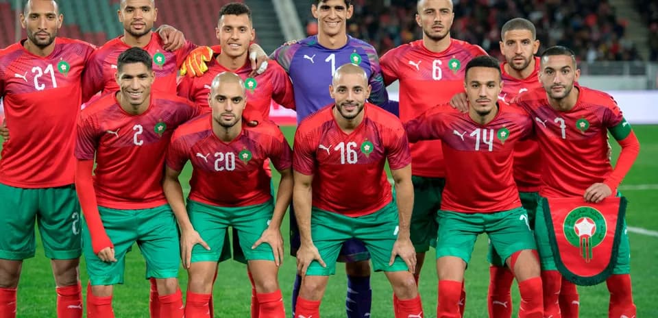 Équipe du Maroc posant avant un match de football