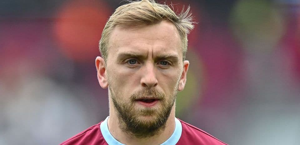 Joueur en maillot de West Ham avant le match