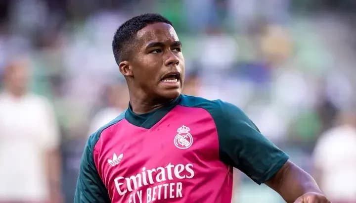 Joueur de Real Madrid en tenue d'entraînement