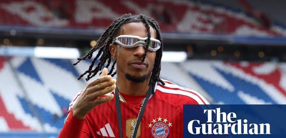 Joueur de Bayern Munich portant des lunettes de soleil