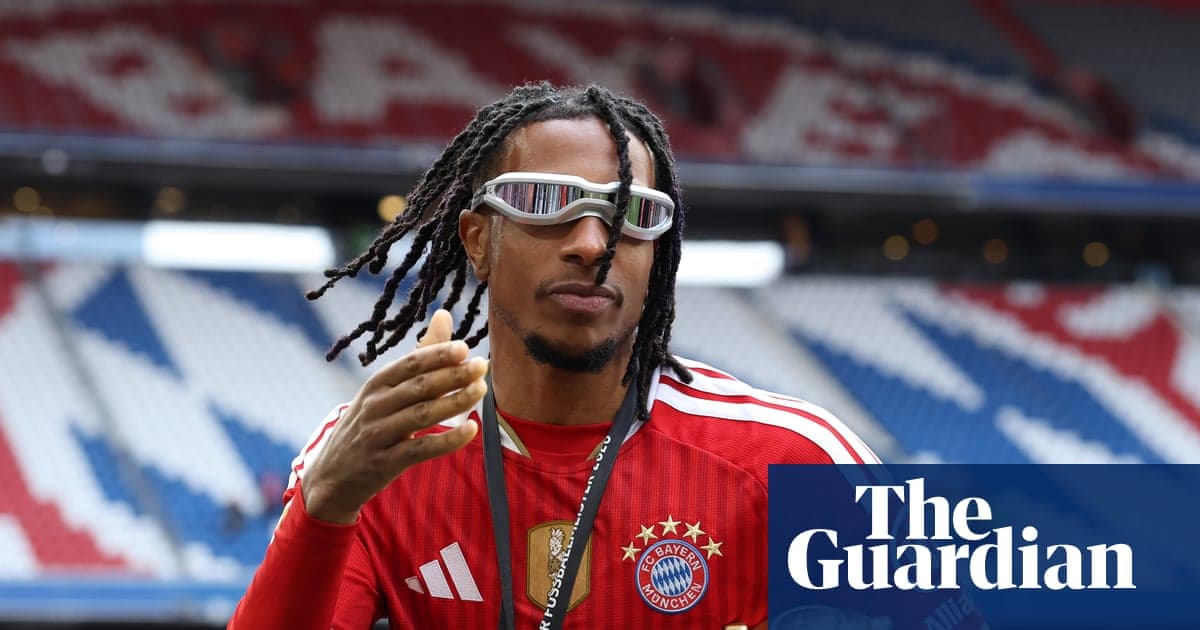 Joueur de Bayern Munich portant des lunettes de soleil