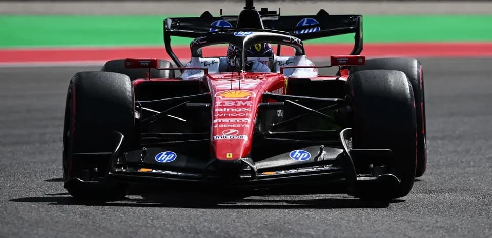Voiture de Formule 1 Ferrari sur la piste
