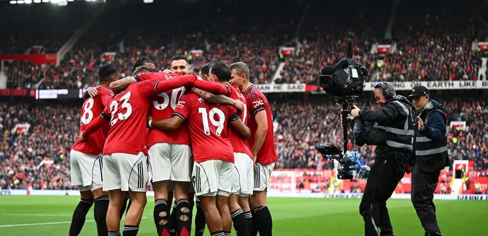 Joueurs de Manchester United célébrant un but